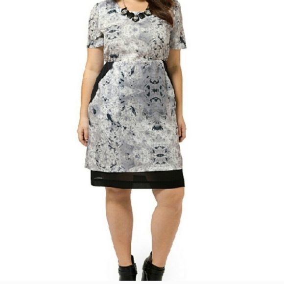 Carmakoma Dresses & Skirts - Carmakoma's Marble Print Shift Pocket Dress